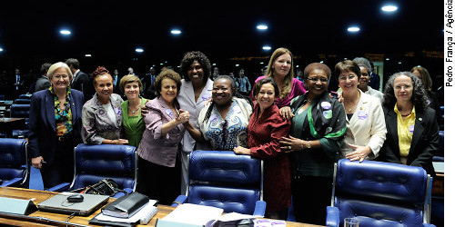 Vitórias femininas no Senado brasileiro: aprovação da PEC das Domésticas e criação da Procuradoria da Mulher