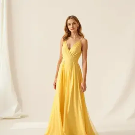 Vestidos sofisticados da ViX traduzem a estética da coleção com Rosie Huntington