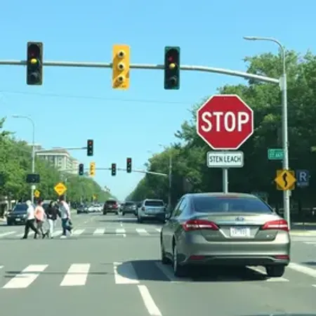 A partir de 1º de outubro, os motoristas deverão dar passagem aos pedestres, mesmo na ausência de faixas de pedestres em certas ruas